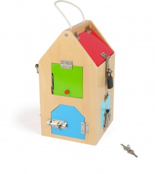 Casa din lemn cu incuietori, Legler Small Foot - Jucării de lemn si Montessori