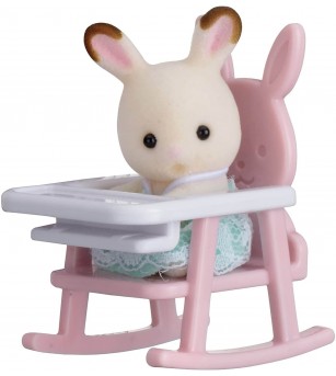 Figurina Sylvanian Families 5197 - Iepuras in scaun de masa - Figurine