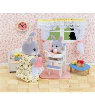 Sylvanian Families 5221 - Scaun inalt de masa - Figurine
