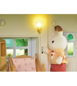 Sylvanian Families 5302 - Casa cu acoperis rosu - Figurine