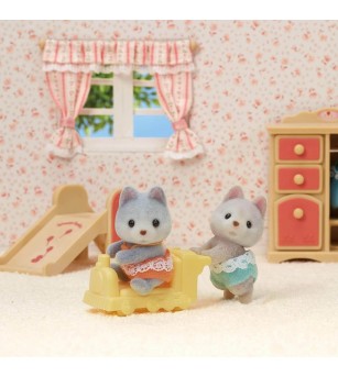 Figurine Sylvanian Families 5638 - gemenii cateluși Husky - Figurine