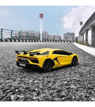 Masina cu telecomanda Lamborghini Aventador SVJ galben cu scara 1 la 24 - Mașinuțe cu telecomandă Masina cu telecomanda Lamborghini Aventador SVJ galben cu scara 1 la 24 - Mașinuțe cu telecomandă