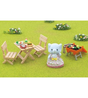 Sylvanian Families 5640 - Set grătar si figurină fată elefant - Figurine Sylvanian Families 5640 - Set grătar si figurină fată elefant - Figurine