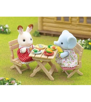 Sylvanian Families 5640 - Set grătar si figurină fată elefant - Figurine Sylvanian Families 5640 - Set grătar si figurină fată elefant - Figurine