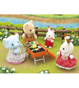 Sylvanian Families 5640 - Set grătar si figurină fată elefant - Figurine Sylvanian Families 5640 - Set grătar si figurină fată elefant - Figurine
