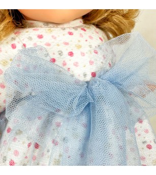 Papusa Nines D'Onil, Susette Tul, cu parul blond, cu sunete, cu funda albastra, cu miros de vanilie, 45 cm - Papusi Papusa Nines D'Onil, Susette Tul, cu parul blond, cu sunete, cu funda albastra, cu miros de vanilie, 45 cm - Papusi