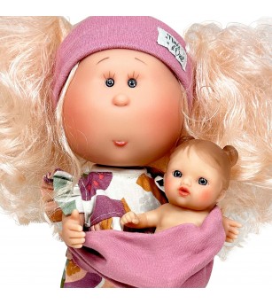 Papusa Nines D'Onil, Mia, cu parul blond, cu bebe, cu articulatii, cu miros de vanilie, 30 cm - Papusi