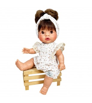 Papusa Nines D'Onil, Joy, cu parul saten, cu bentita alba, cu miros de vanilie, 37 cm - Papusi