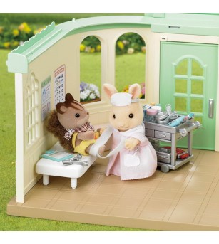 Sylvanian Families 5094 - Set de accesorii și figurină iepuraș asistenta - Figurine