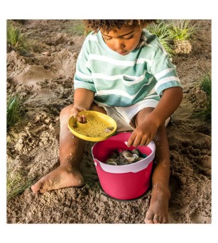 Bucki, galetusa cu sita, rosu cherry, Quut Toys - Jucării pentru nisip