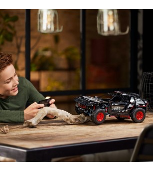 LEGO Technic: Audi RS Q e-tron - 42160, 914 piese, 10 + ani - LEGO Technic