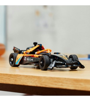 LEGO Technic: Masina de cursa NEOM McLaren Formula E - 42169, 452 piese, 9 + ani - LEGO Technic