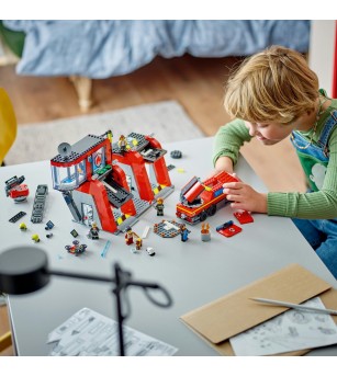 LEGO City: Statie si camion de pompieri - 60414, 843 piese, 6 + ani - LEGO City LEGO City: Statie si camion de pompieri - 60414, 843 piese, 6 + ani - LEGO City