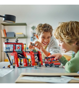 LEGO City: Statie si camion de pompieri - 60414, 843 piese, 6 + ani - LEGO City LEGO City: Statie si camion de pompieri - 60414, 843 piese, 6 + ani - LEGO City