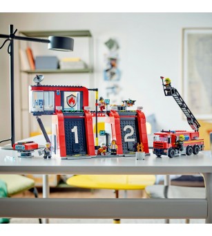 LEGO City: Statie si camion de pompieri - 60414, 843 piese, 6 + ani - LEGO City LEGO City: Statie si camion de pompieri - 60414, 843 piese, 6 + ani - LEGO City