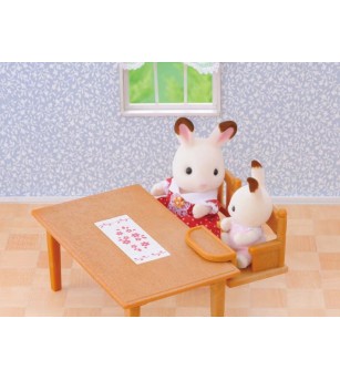 Sylvanian Families 4506 - Set masă și scaune - Figurine Sylvanian Families 4506 - Set masă și scaune - Figurine