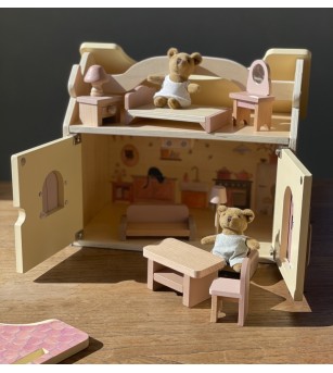 Casuta de papusi cu 2 ursuleti de plus, Egmont Toys - Jucării de lemn si Montessori