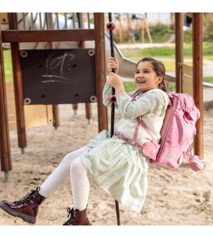 Ghiozdan, rucsac ergonomic pentru scoală , Clasic Maxi, Furry - Acasa Ghiozdan, rucsac ergonomic pentru scoală , Clasic Maxi, Furry - Acasa