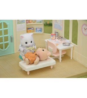 Set Sylvanian Families 5729 - Cabinet medical cu figurina iepuraș - Figurine