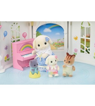 Sylvanian Families 5743 - Grădinița Sunny Castle și figurină iepuraș Flora - Figurine