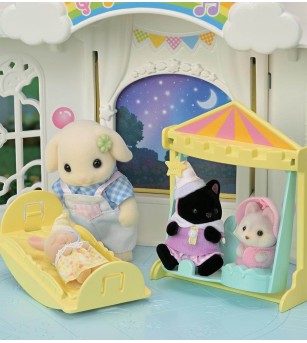 Sylvanian Families 5743 - Grădinița Sunny Castle și figurină iepuraș Flora - Figurine