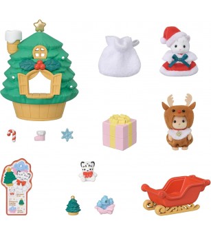 Set Sylvanian Families 5822 - brad de Crăciun și figurine Baby Santa - Figurine