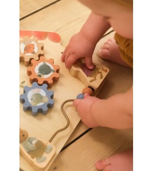 Casuta din lemn cu activitati, Egmont Toys - Jucării de lemn si Montessori