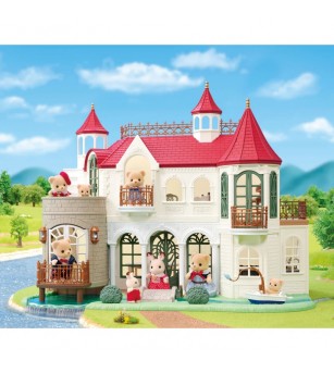 Sylvanian Families 5867 - Conacul cu acoperiș roșu de pe Malul Râului - Figurine